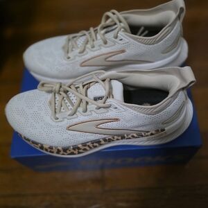 Brooks Women's Running Shoes - White with Beige & Leopard Accent